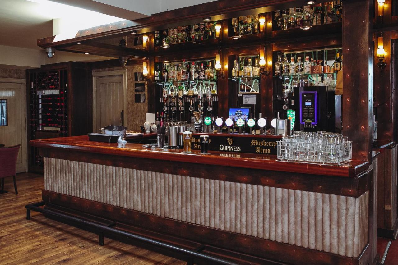 Muskerry Arms Bar And B&B Blarney Esterno foto