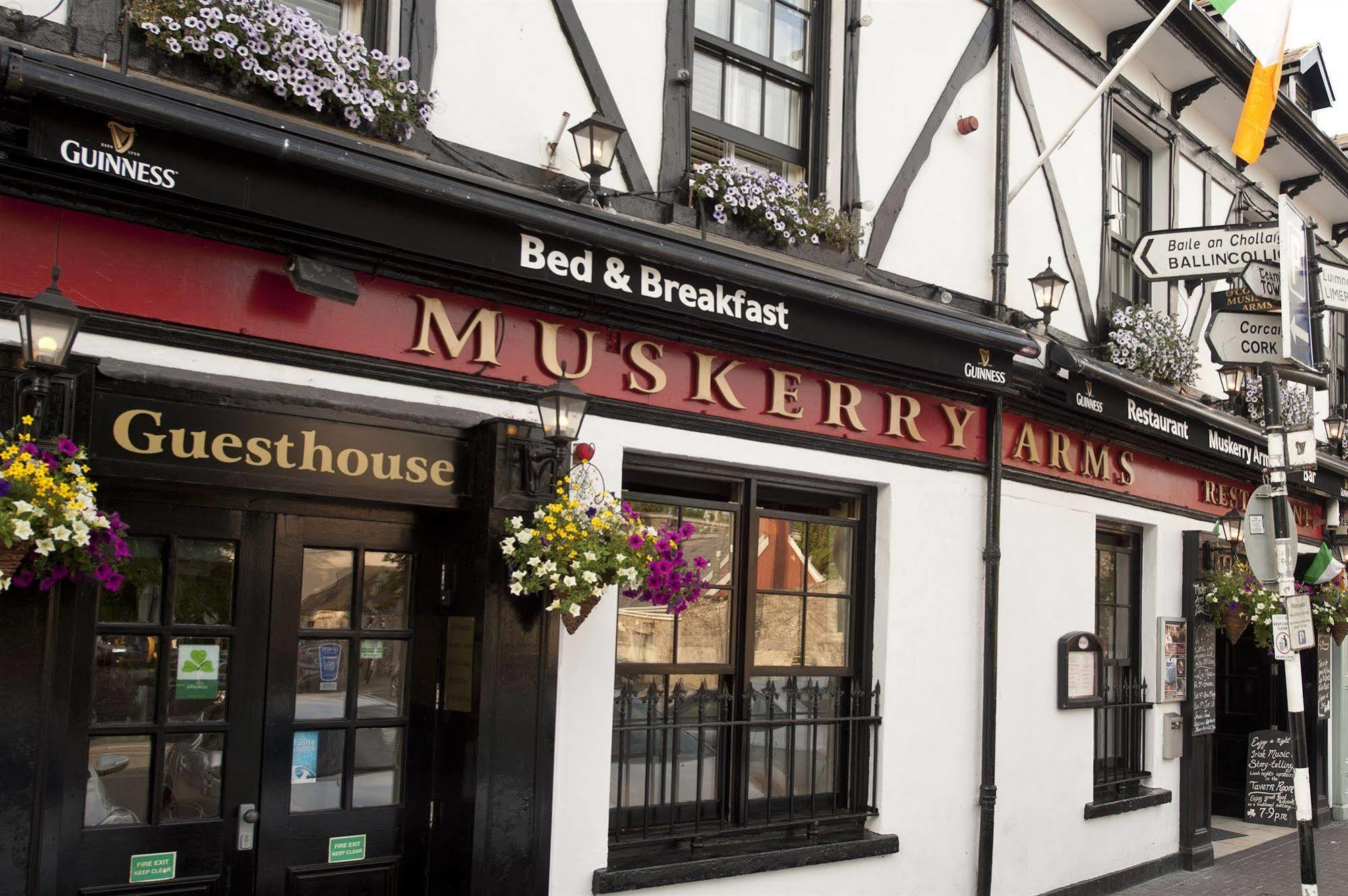 Muskerry Arms Bar And B&B Blarney Esterno foto