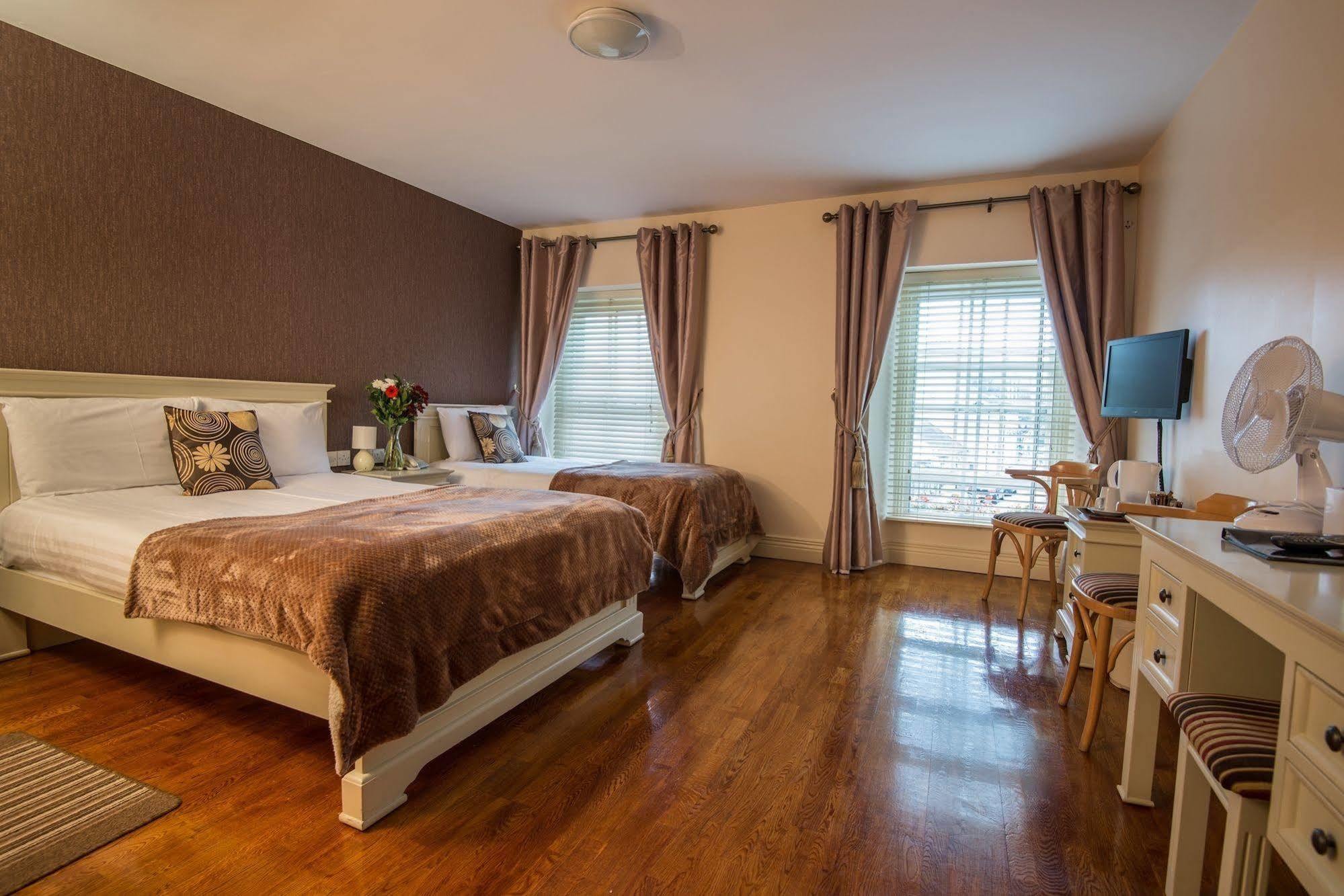 Muskerry Arms Bar And B&B Blarney Esterno foto