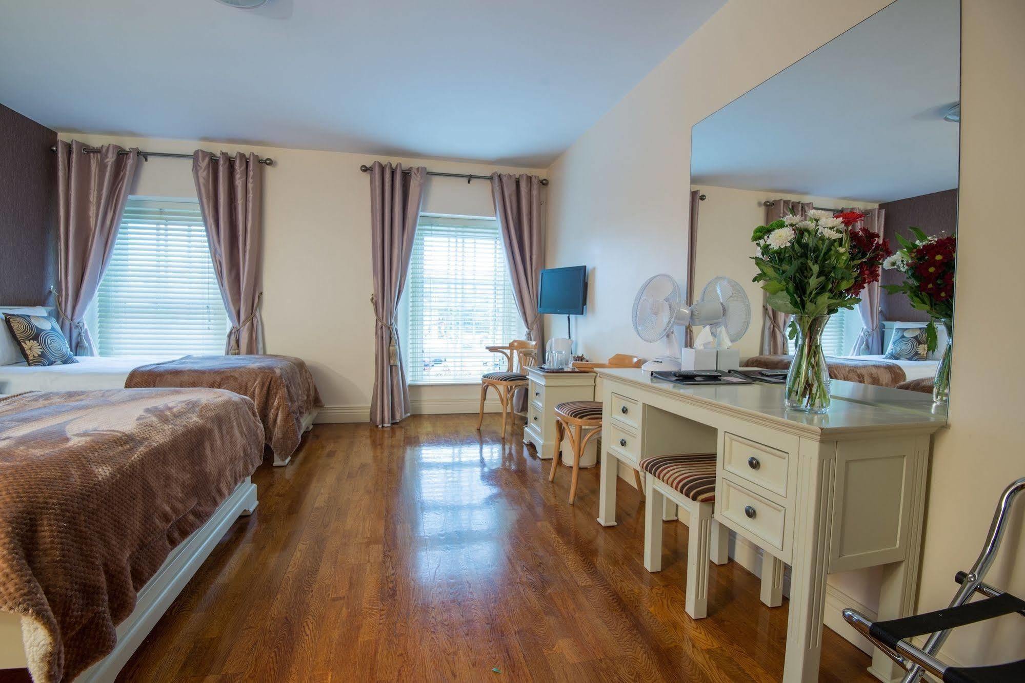 Muskerry Arms Bar And B&B Blarney Esterno foto