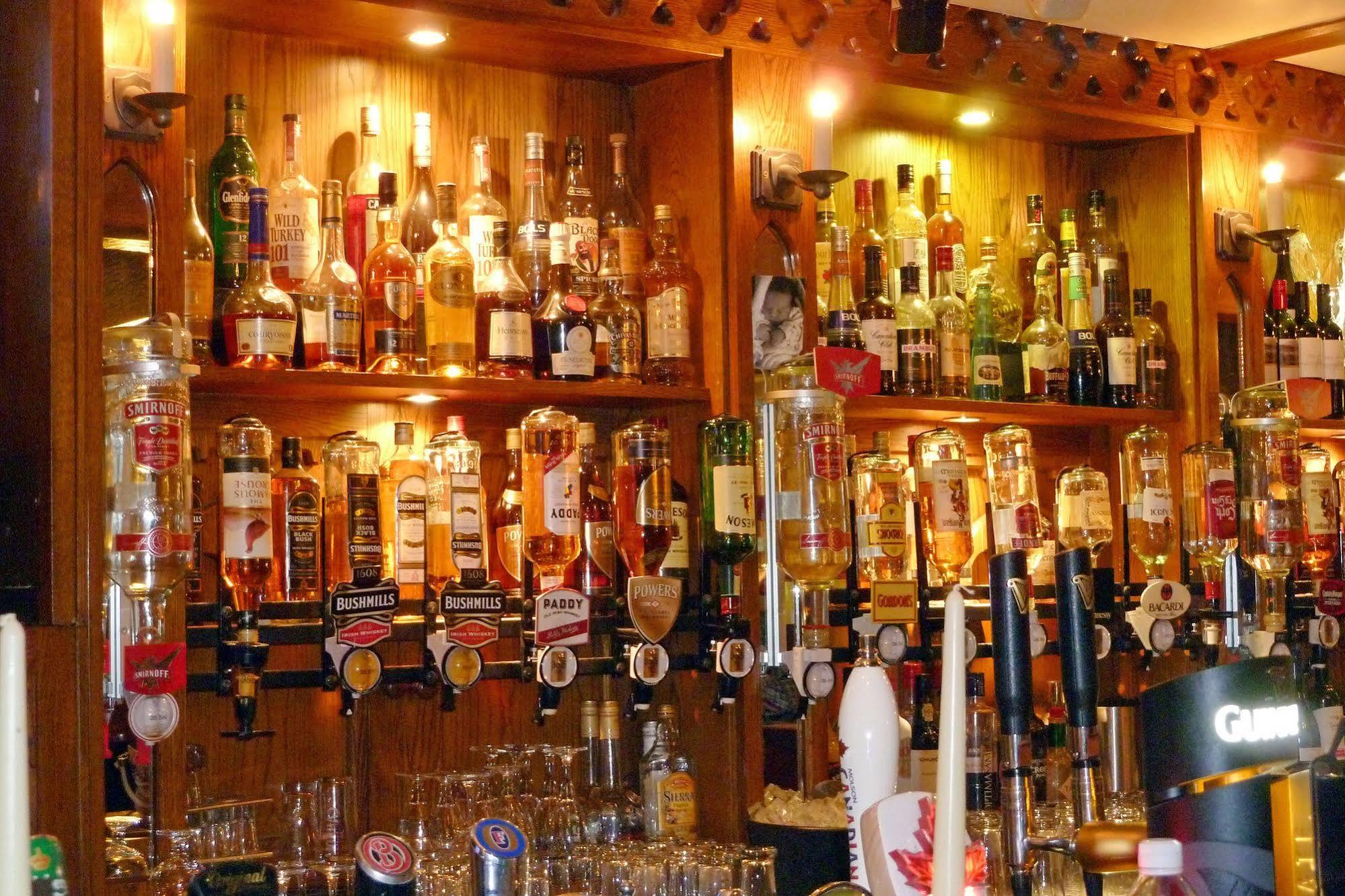 Muskerry Arms Bar And B&B Blarney Esterno foto